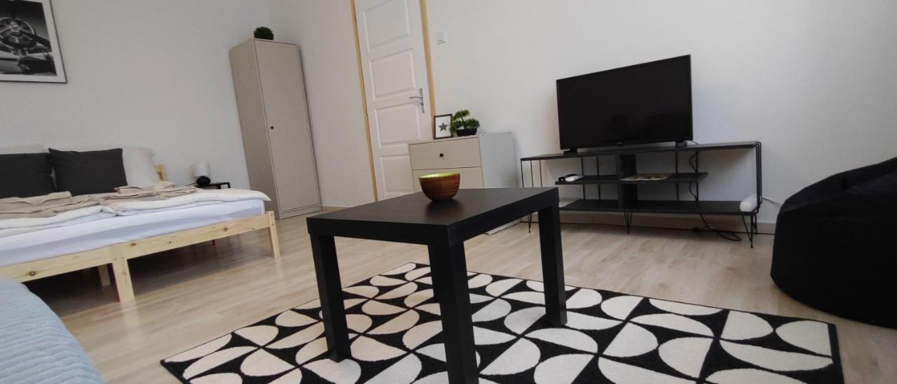 Blue Moon Apartman Eger Esterno foto